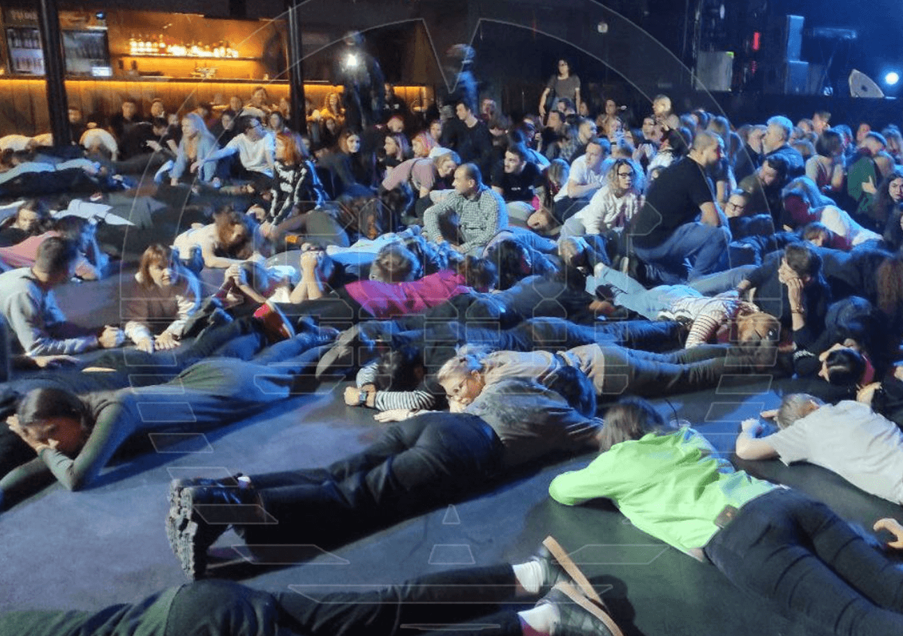 Зрительнице сорванного концерта Zero People грозит до пяти лет лишения свободы за применение насилия к омоновцу и мат