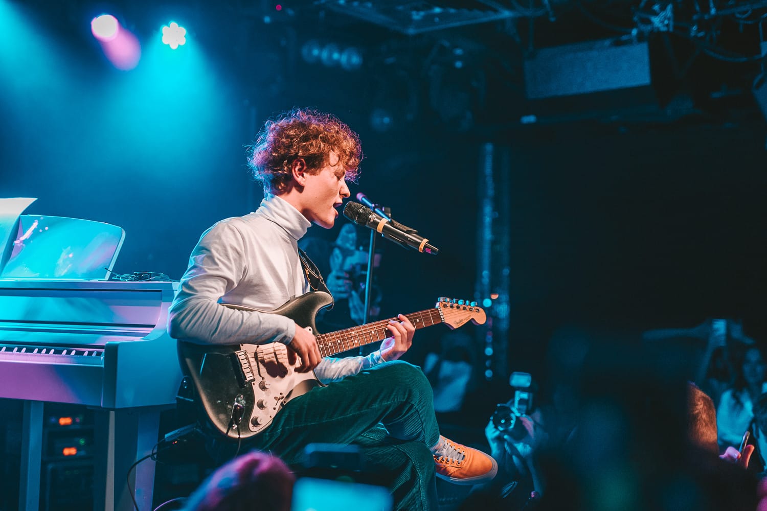 Вернувшегося в Россию фрик-исполнителя Шарлота арестовали на 13 суток по делу о «мелком хулиганстве»