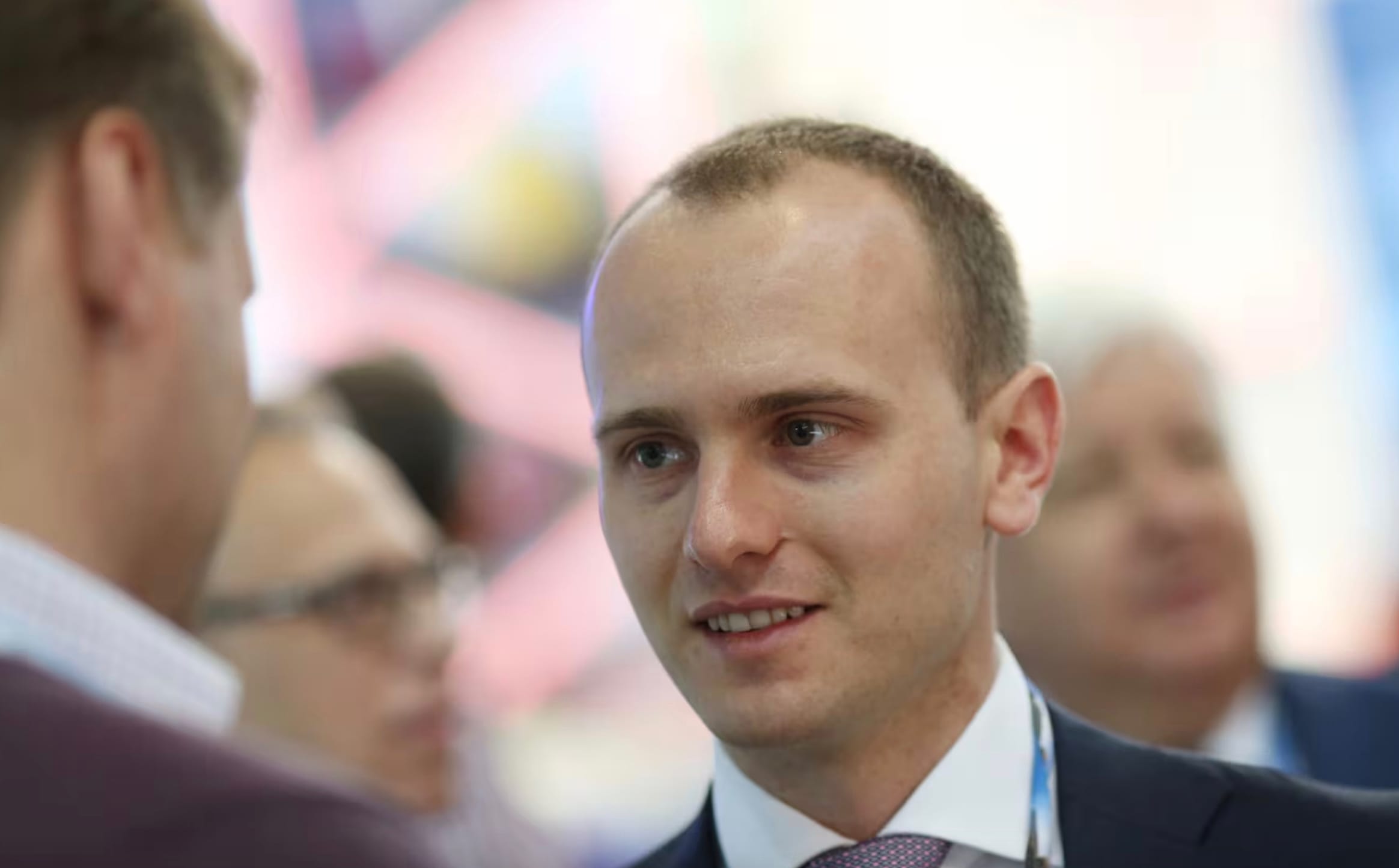 Суд ЕС снял санкции с сына миллиардера Дмитрия Пумпянского. Он жаловался, что забрали арендованный BMW X7 и невозможно купить продукты  