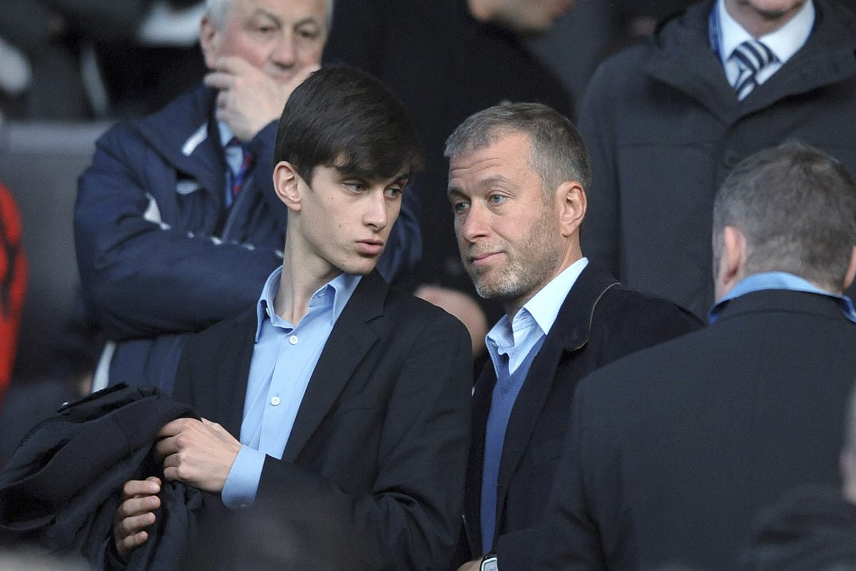 Президент Литвы поручил проверить выдачу паспортов детям Абрамовича