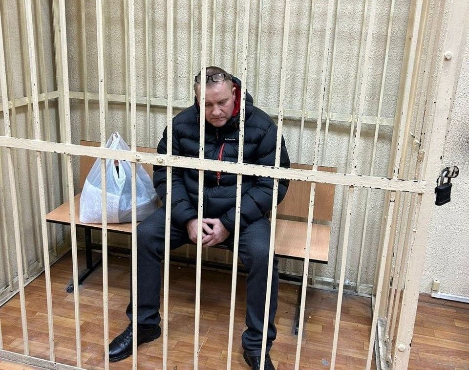 Отца школьницы, устроившей стрельбу в брянской гимназии, отпустили из СИЗО