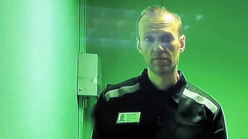 Суды во Владимире приостановили рассмотрение дел Навального до «установления его местонахождения». Связи с политиком нет уже 13 дней