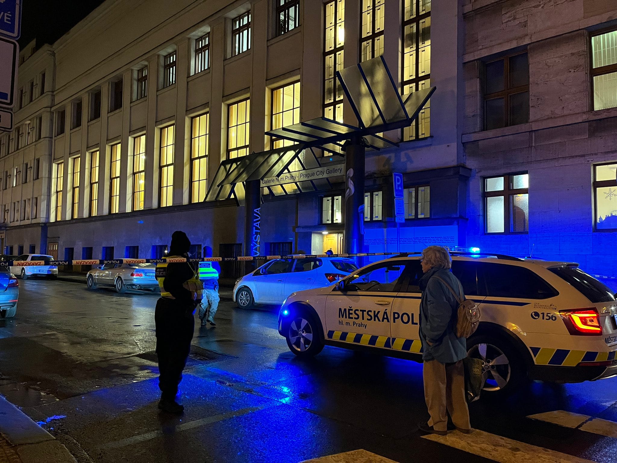 Полиция подтвердила гибель 15 человек в результате стрельбы в Карловом университете. Стрелок, предположительно, убил также своего отца