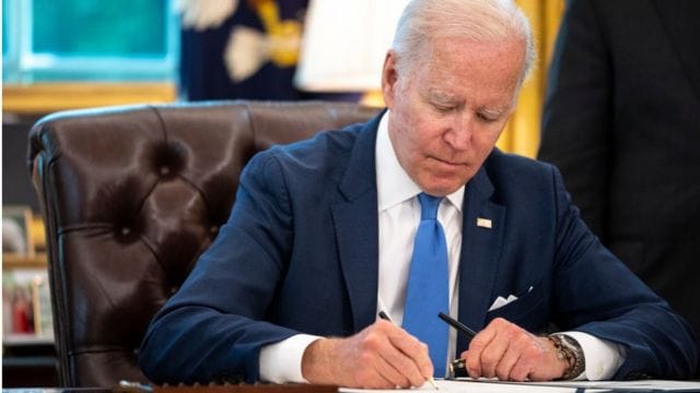 Байден подписал оборонный бюджет США на $886 миллиардов