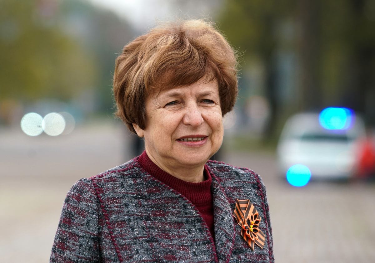 Европарламент начал расследование о связях депутата Жданок с ФСБ после расследования The Insider