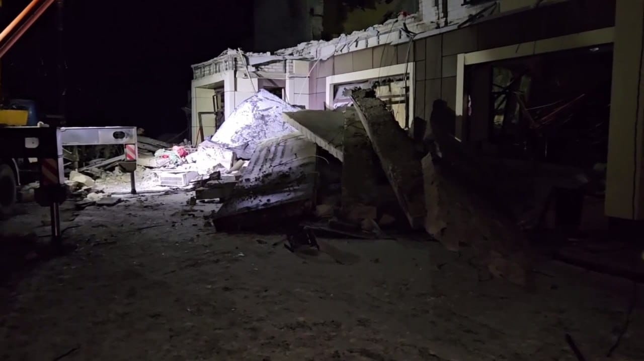 В оккупированном Лисичанске под обстрел попала пекарня. Более 20 человек погибли, 10 ранены