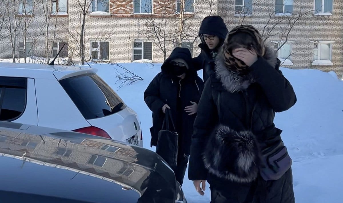 Следователи заявили, что будут 14 дней проводить «химическую экспертизу» тела Навального. Матери его отдавать отказались