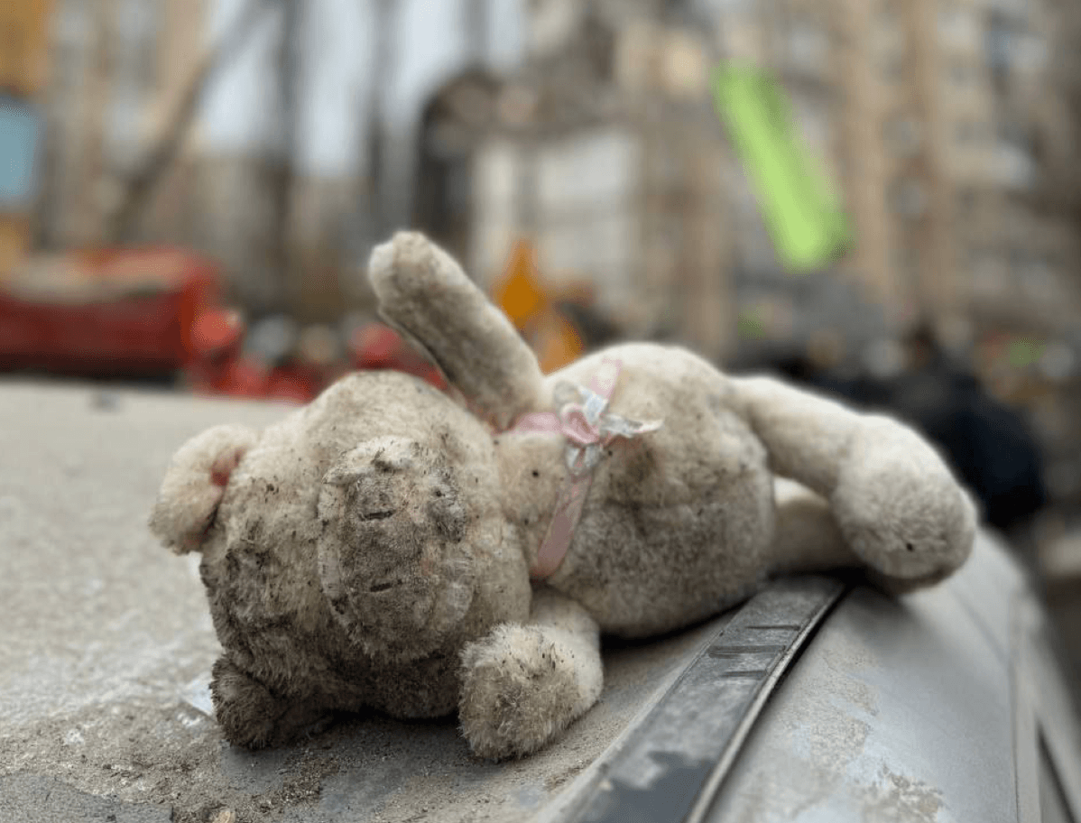 Под завалами многоэтажки в Одессе нашли тела трехмесячного ребенка и его мамы. Число погибших выросло до семи