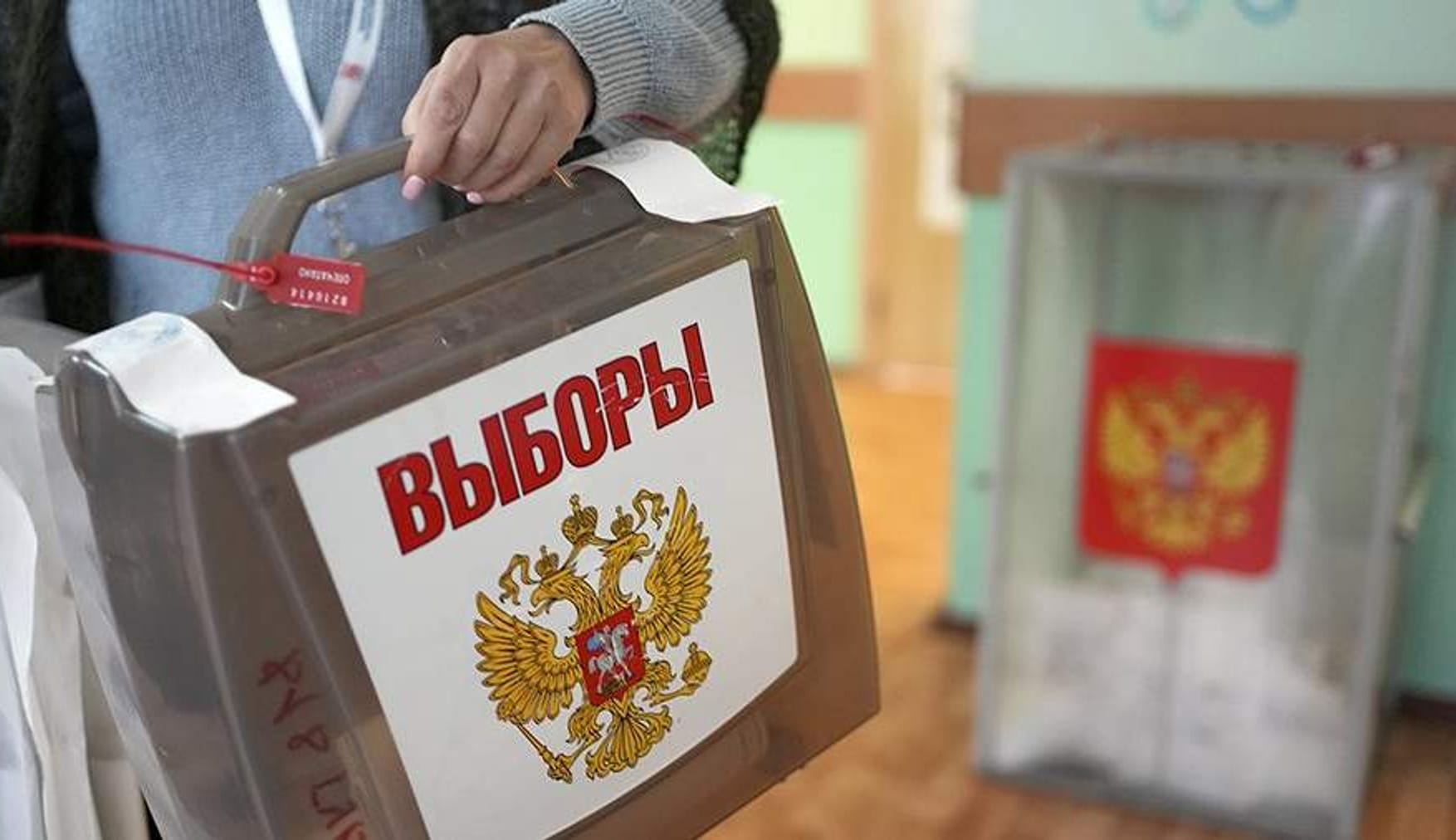 “We were handed envelopes with 'incentives' for delivering favorable results”: A Russian election official's confession