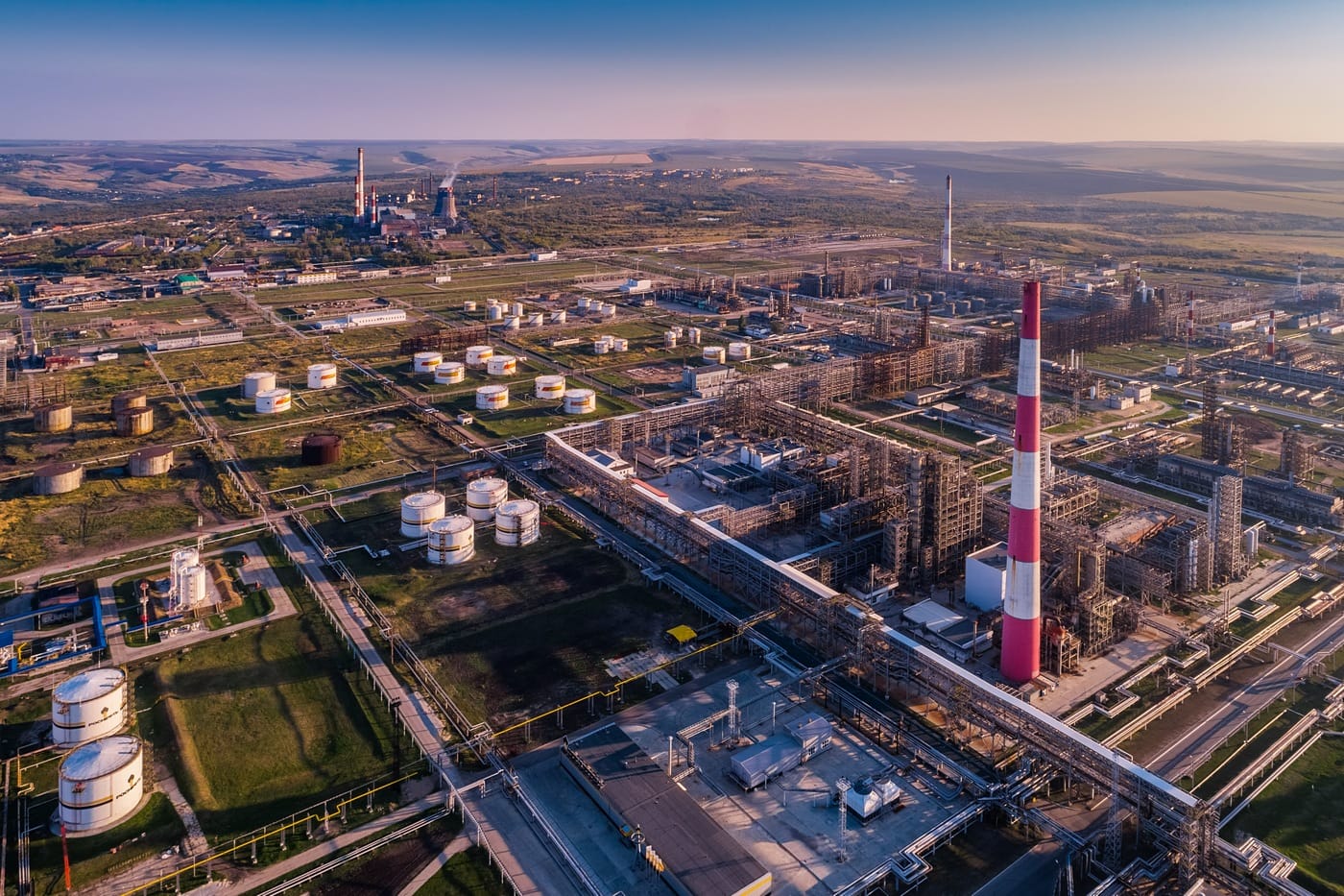 Беспилотники атаковали Сызранский и Новокуйбышевский НПЗ в Самарской области