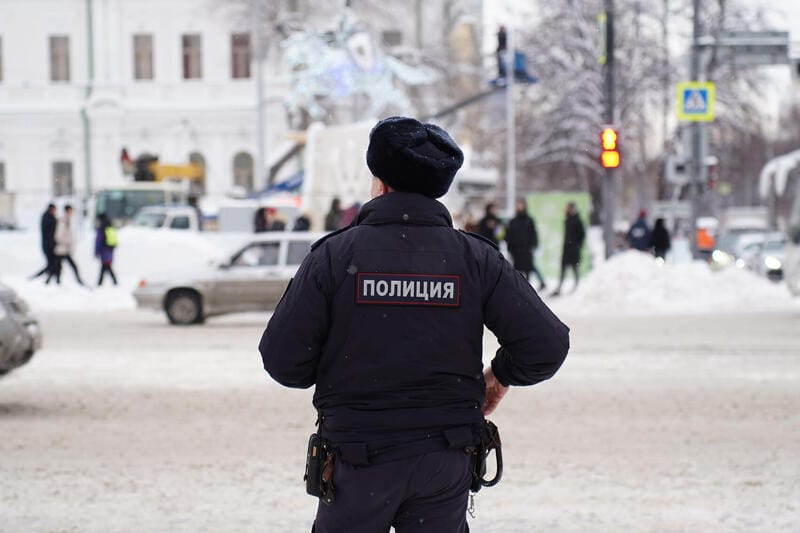 Силовика-преподавателя, избивавшего студенток в уральском техникуме, уволили из МВД
