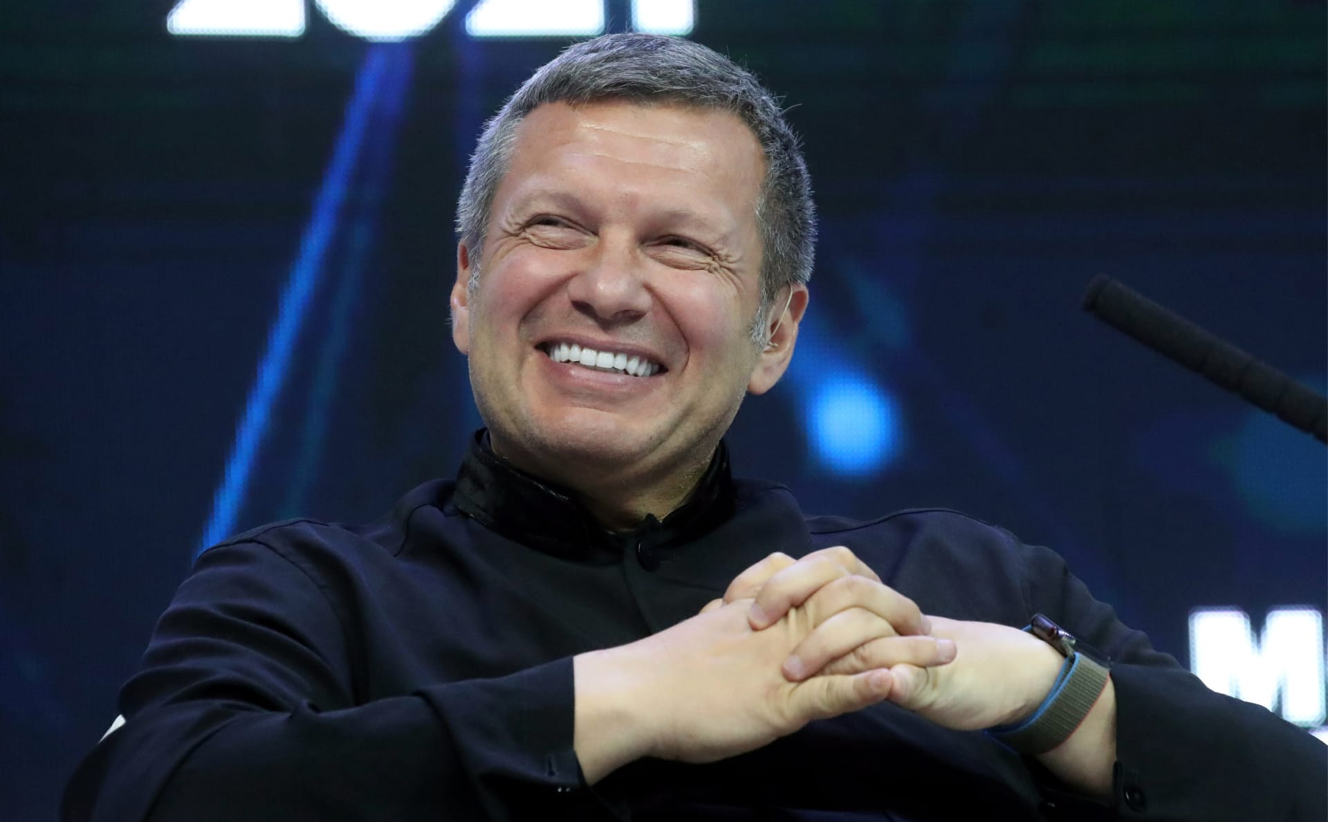 Соловьёв назвал жалобы белгородцев на обстрелы «мерзкой истерикой». Жители предложили ему перевезти туда свою студию