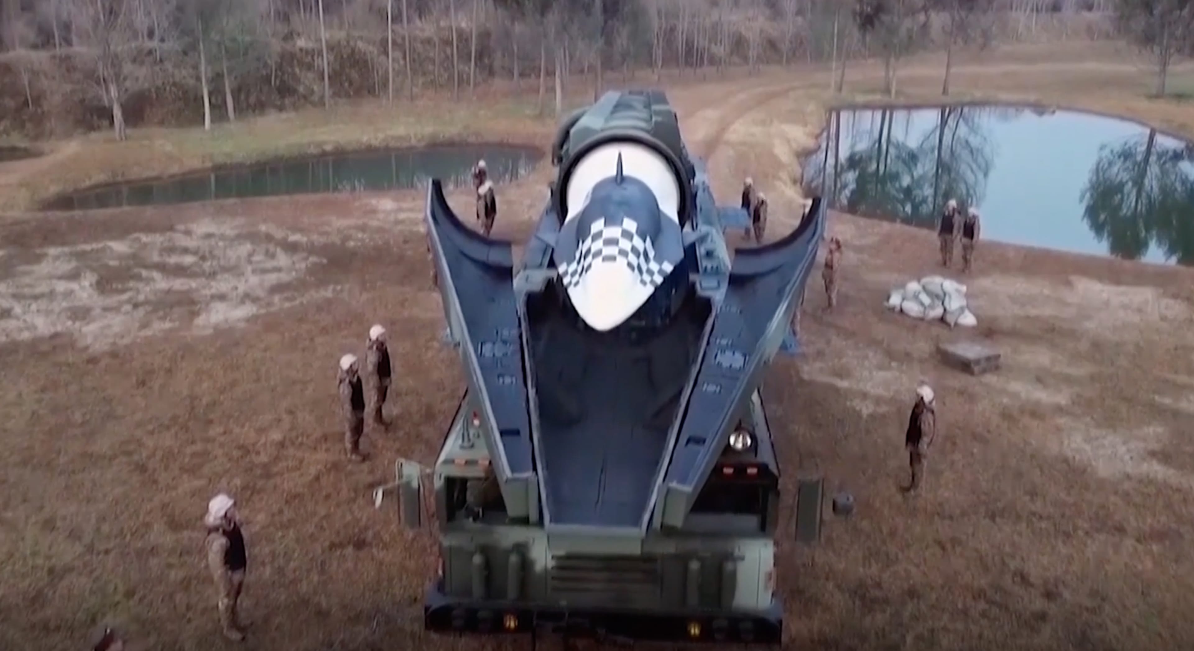 КНДР испытала твердотопливную ракету средней дальности, боевая часть которой, как заявляется, способна развивать гиперзвуковую скорость