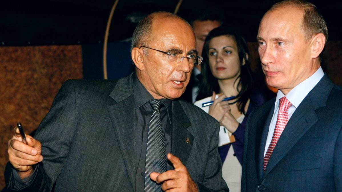 Путин наградил ректора петербургского вуза, который набирал студенток по конкурсу красоты и отчислял за участие в протестах