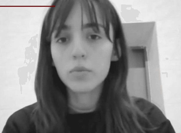 Cемья девушки из Чечни, которая сбежала из дома, окружила отделение полиции в Москве