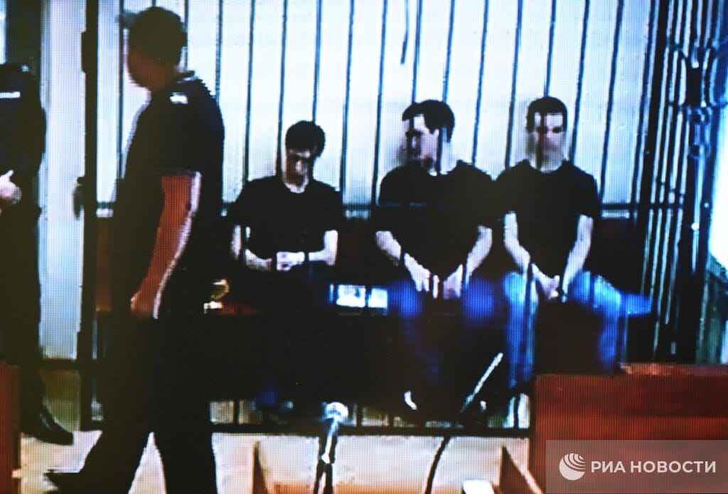 Суд назначил по 17 лет колонии сыновьям липецкого священника, обвинив их в намерении вступить в ВСУ