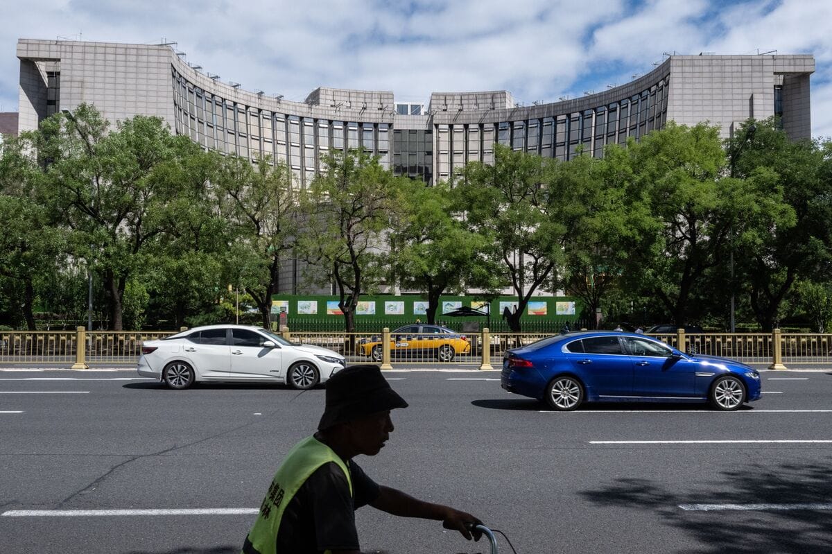 В Китае впервые за 19 лет сократился объем банковских кредитов — Bloomberg