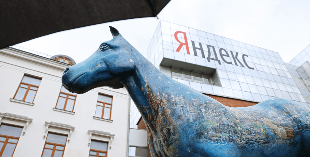 «Яндекс» выдает пользователям фальшивые страницы РДК и легиона «Свобода России» выше реальных. На них есть форма записи в эти подразделения