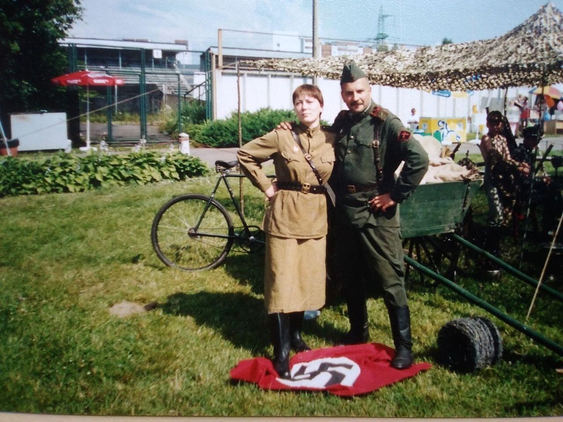 Суд в Латвии приговорил прокремлевскую активистку Елену Крейле к году лишения свободы за символ Z