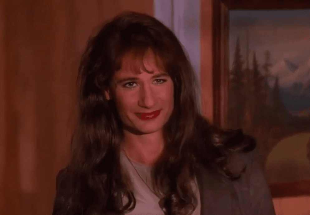 Российские стриминговые сервисы вырезали из второго сезона Twin Peaks почти все сцены с трансгендерным персонажем