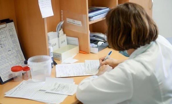 Врачей свердловской больницы заставляют пожертвовать зарплату за день на помощь жителям Курской области — E1.RU