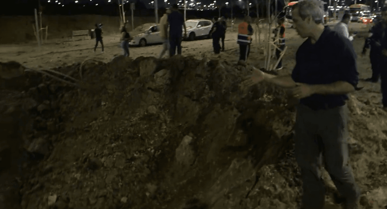 Иран заявил, что поразил ракетами авиабазы в Израиле. ЦАХАЛ признал попадания, но утверждает, что ни один самолет не пострадал