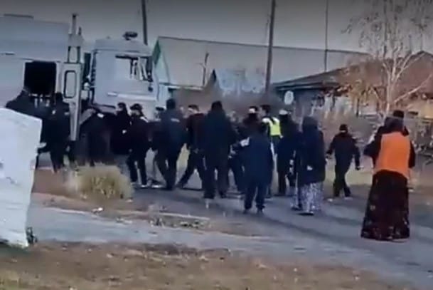 В Челябинской области задержали 20 членов цыганской общины для «профилактической беседы». Губернатор обещал рейды после убийства таксистки 