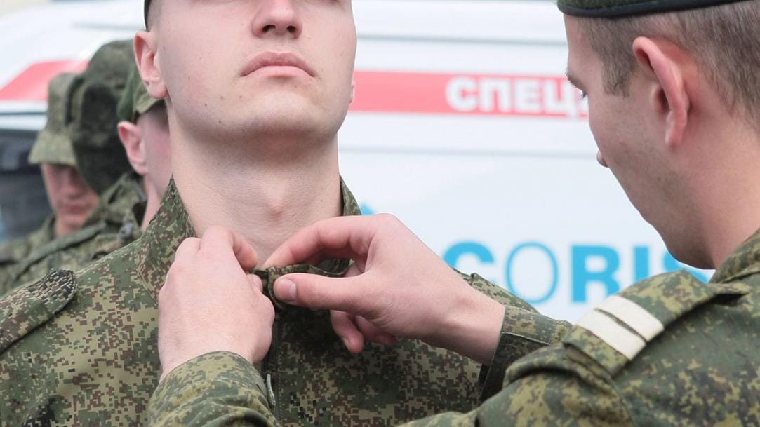 «Пап, мы подписали документ, что я буду радистом». Срочников из Иркутской области обманом заставили подписать контракты с Минобороны — 74.ru