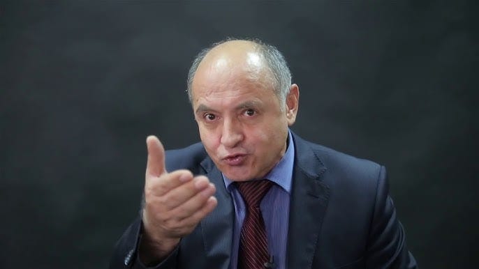 Известного дагестанского спортивного комментатора Рабаданова задержали в Махачкале, подкинув ему в карман гранату