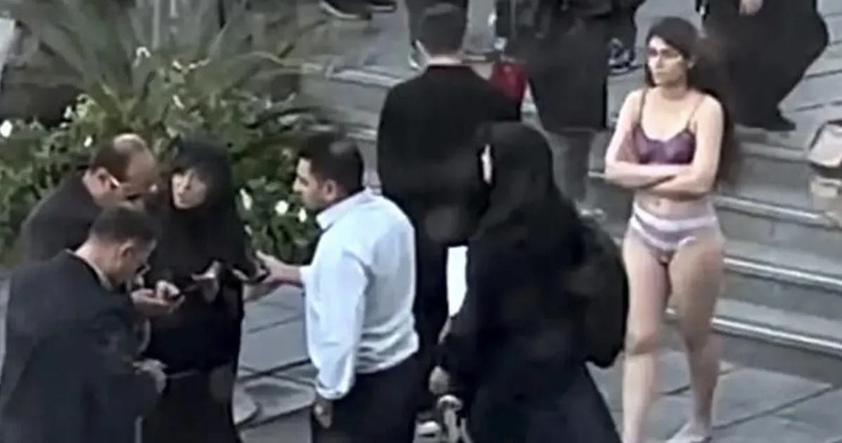 Власти Ирана отправили на «лечение» девушку, которая разделась в знак протеста против жестоких задержаний женщин. Где она — неизвестно