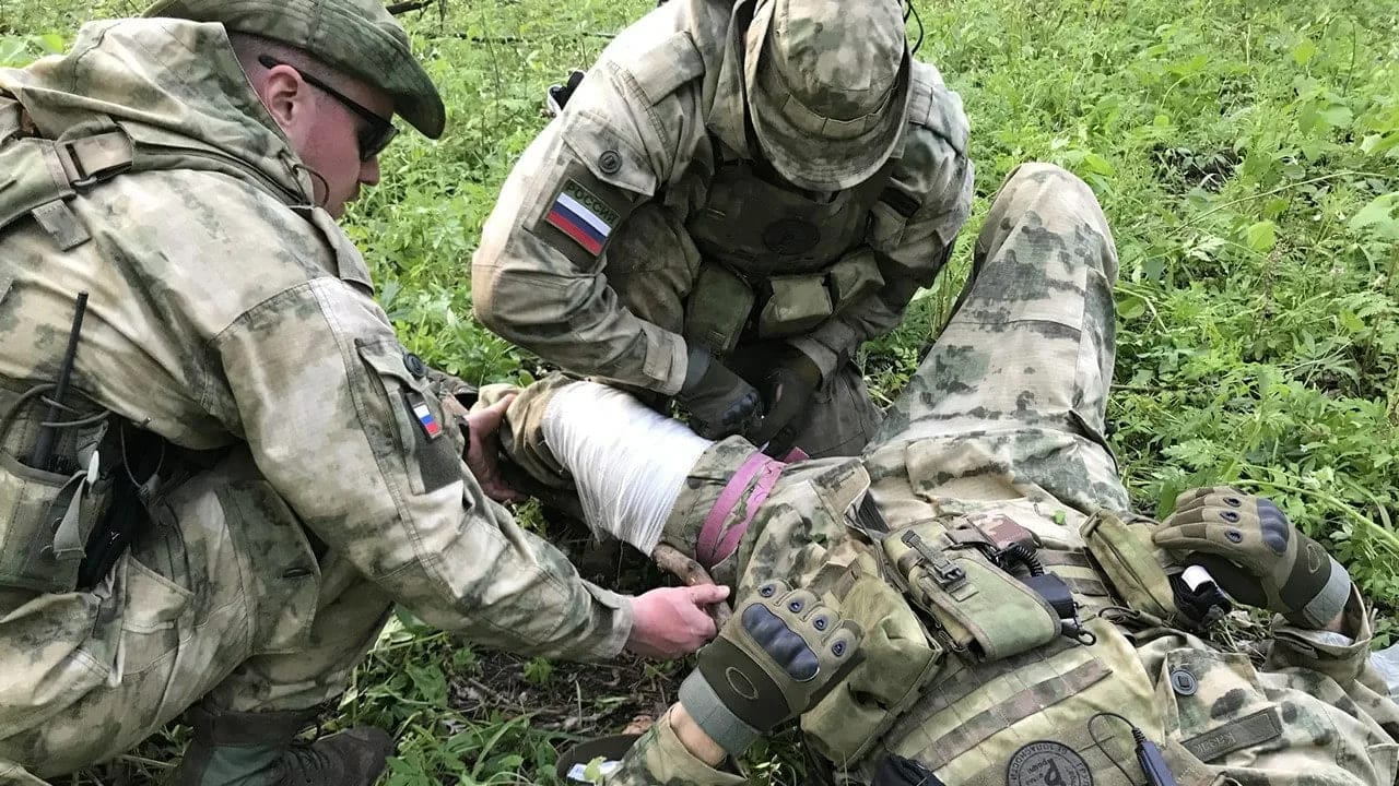Путин урезал выплаты военным за нетяжелые ранения в три раза. В российских СМИ указ подают как новость о новых выплатах