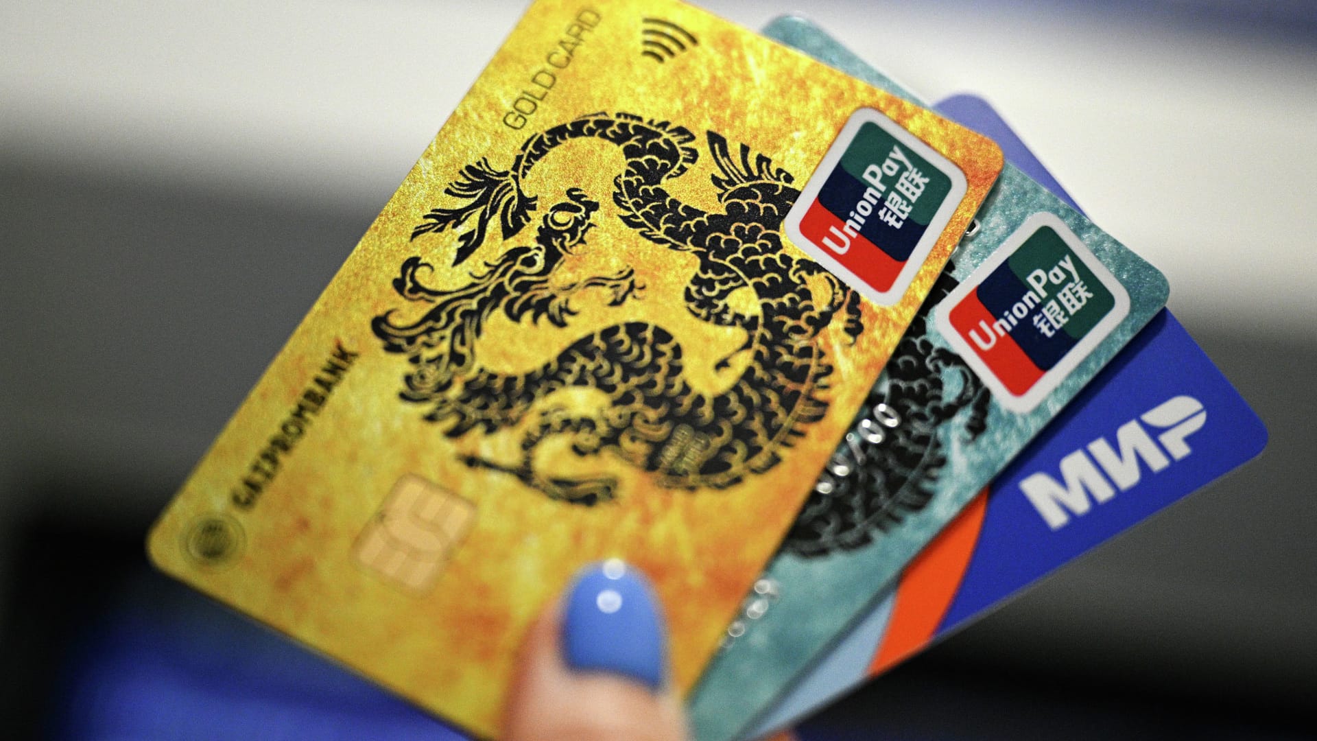 Карты Газпромбанка UnionPay перестали работать уже в 16 странах — на основных туристических направлениях у россиян