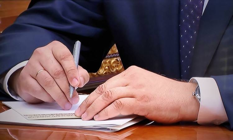 Кремль разрабатывает новый KPI для губернаторов, в который войдет показатель роста рождаемости в регионе 