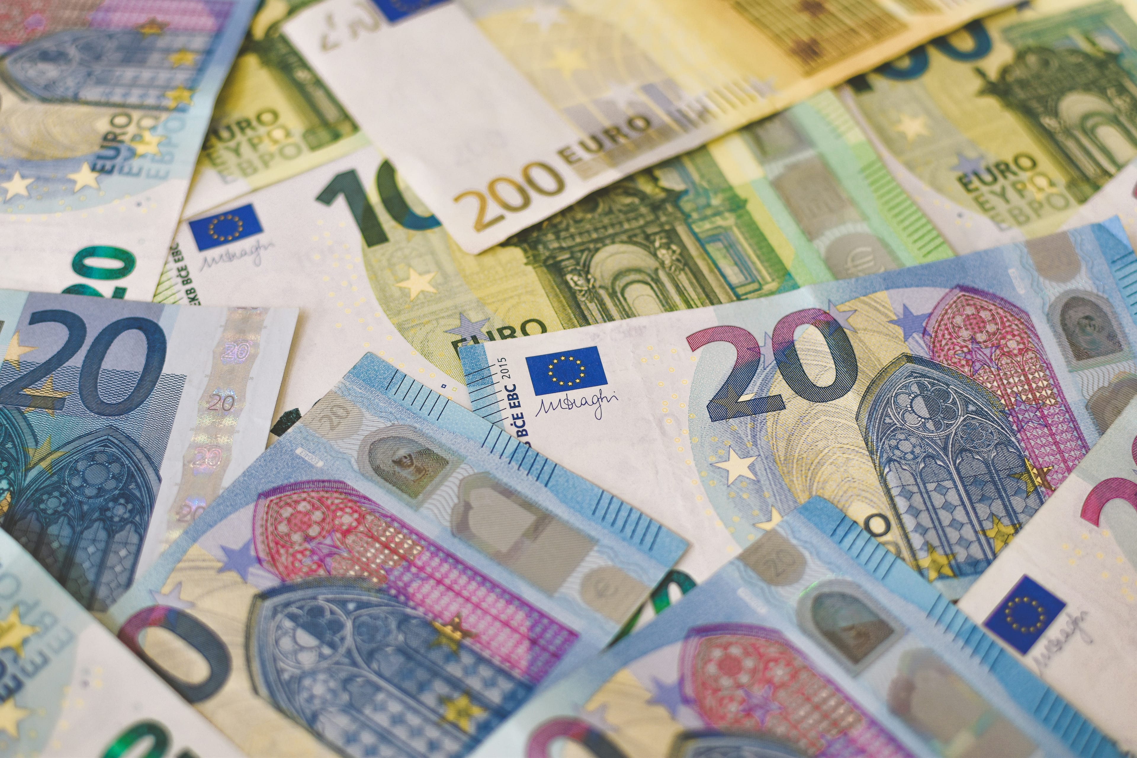 На Forex курс евро превысил 115 рублей, доллара — 109 рублей