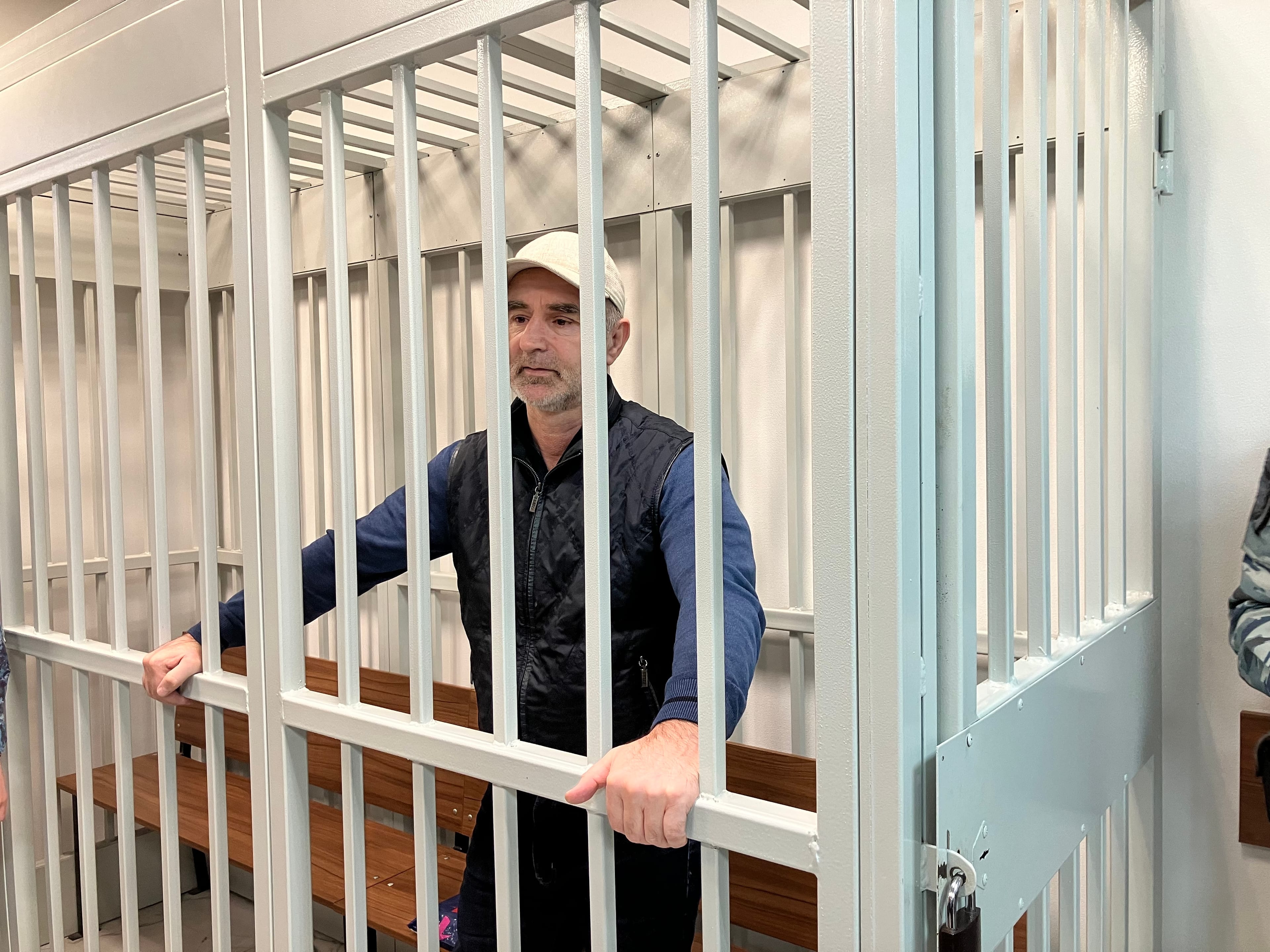 Адвоката Тимура Идалова приговорили к году и 11 месяцам принудительных работ за сравнение прокурора с комиссаром Каттани