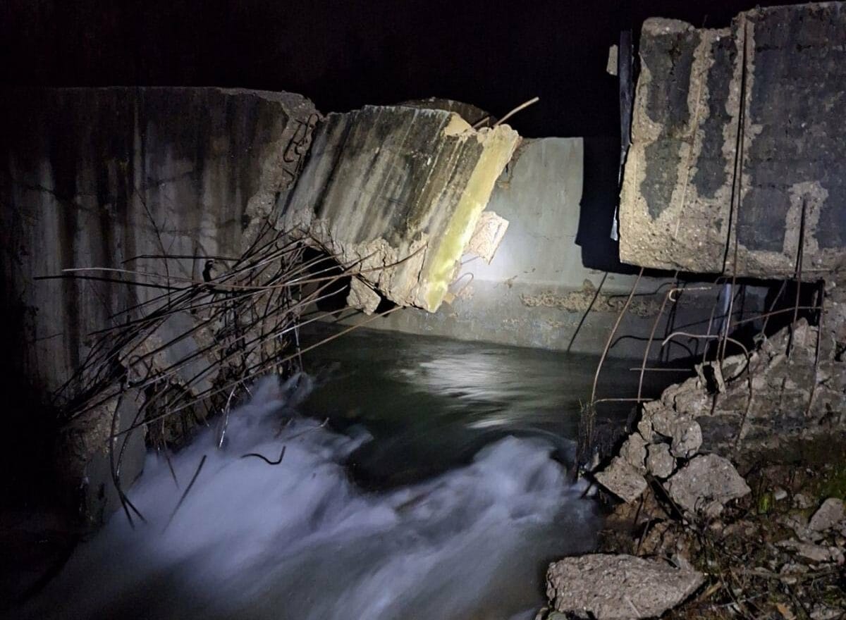 В Косово взрывом поврежден водоканал, который снабжал основные электростанции. Премьер Альбин Курти назвал произошедшее терактом