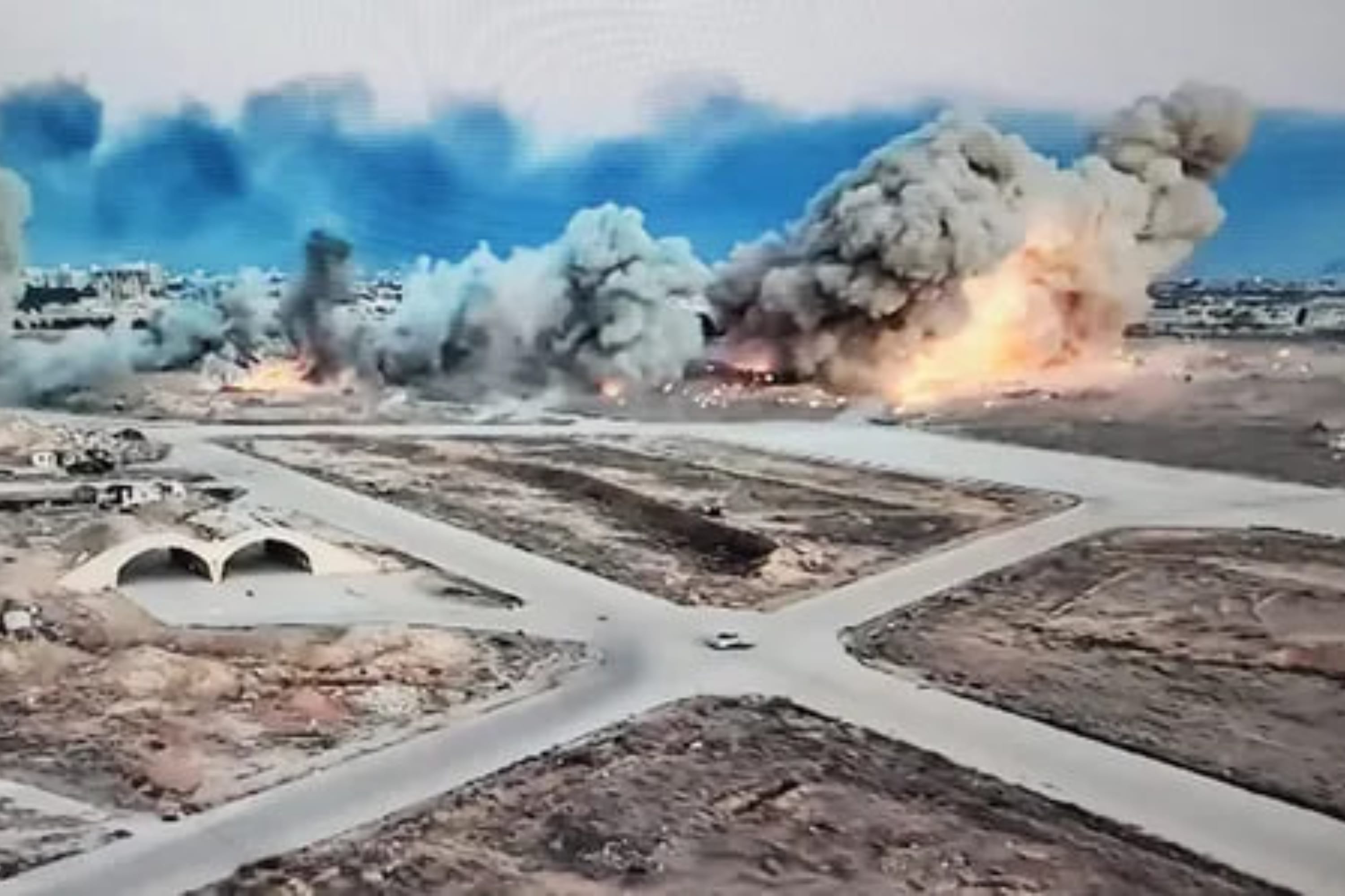 Сирийские СМИ сообщают об авиаударах Израиля по районам Дараа и Сувейда, а также по авиабазе Меззе в Дамаске