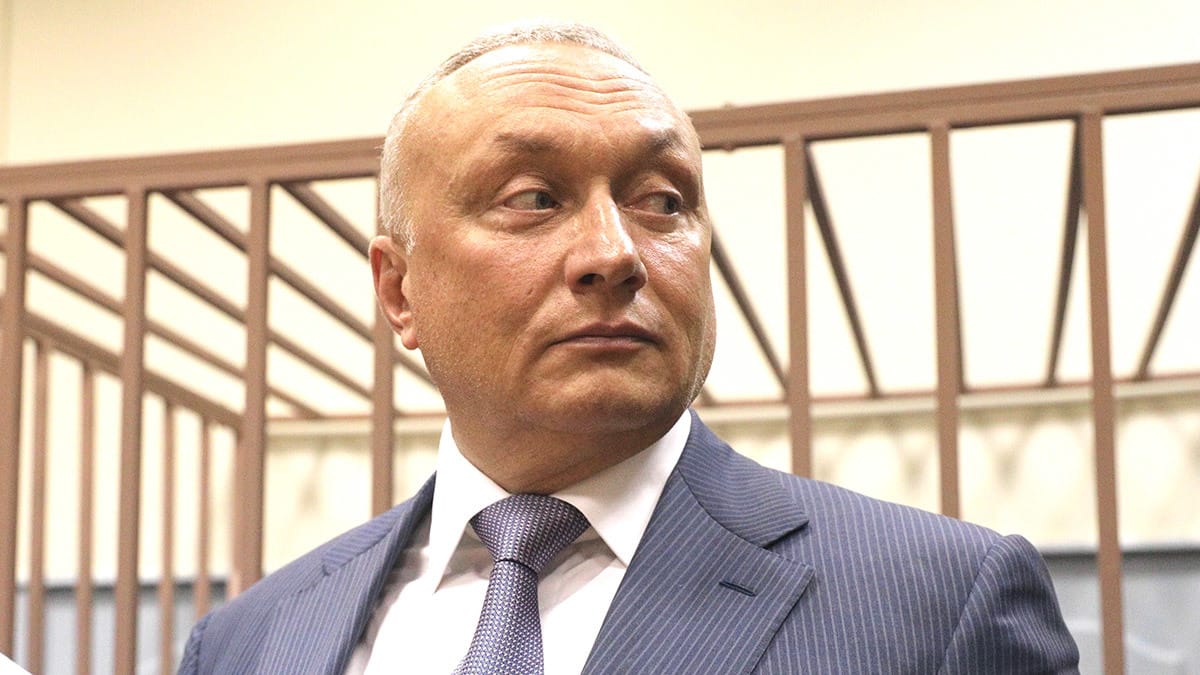 «Настоящее время»: Арестованный сенатор Савельев оформил на сына виллу под Лондоном стоимостью 1,3 млрд рублей и завод по производству водки