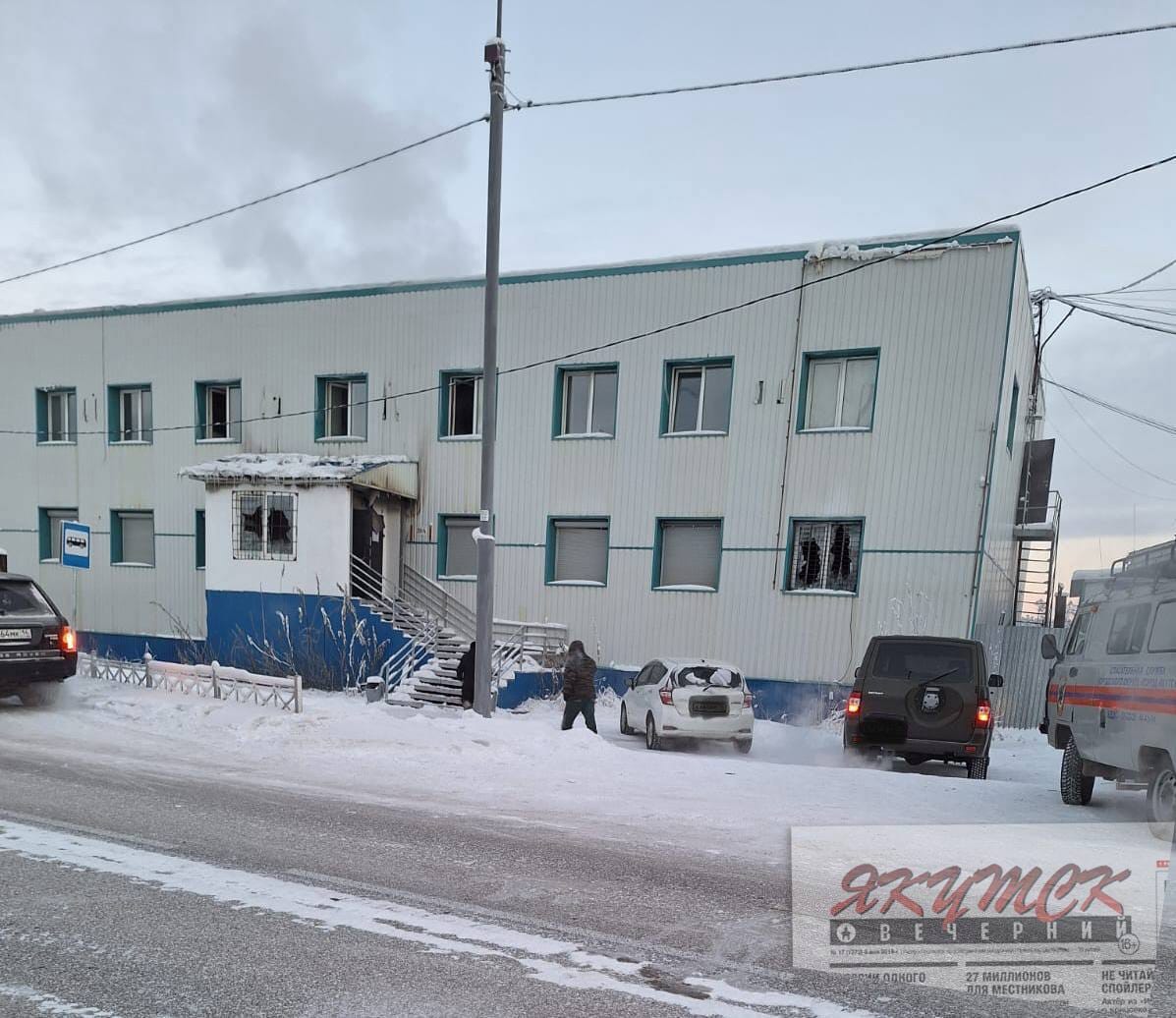 В Якутии загорелся изолятор для дезертиров. Пять человек погибли и семь пострадали