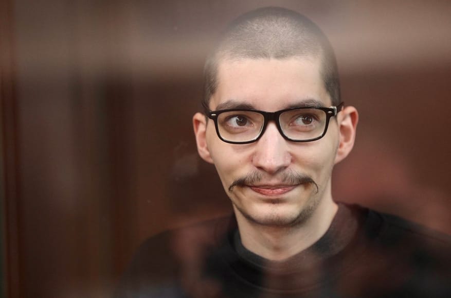 Акционист Павел Крисевич, осужденный за выстрел из охолощенного пистолета на Красной площади, вышел на свободу