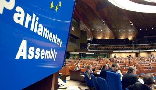 Грузия вышла из ПАСЕ. Теперь эту страну на международной арене будет представлять только оппозиция — эксперт