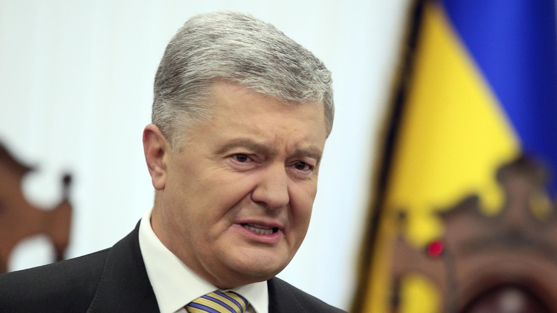 Forbes: СНБО Украины ввел санкции против экс-президента страны Петра Порошенко