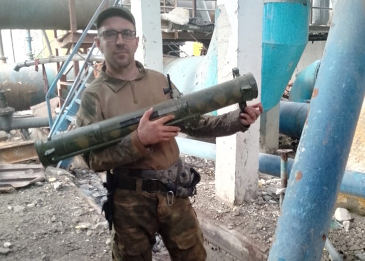 Неоднократно судимый убийца съездил на войну, вернулся в Вольск, убил сожительницу, сел на девять лет и снова хочет «на СВО»