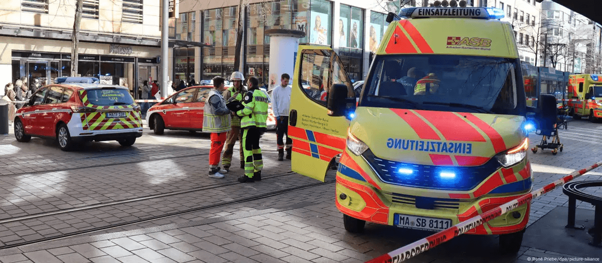 Террористом, наехавшим на людей в Мангейме, оказался сторонник неонацистов. Ранее связанные с АдГ аккаунты называли его мигрантом