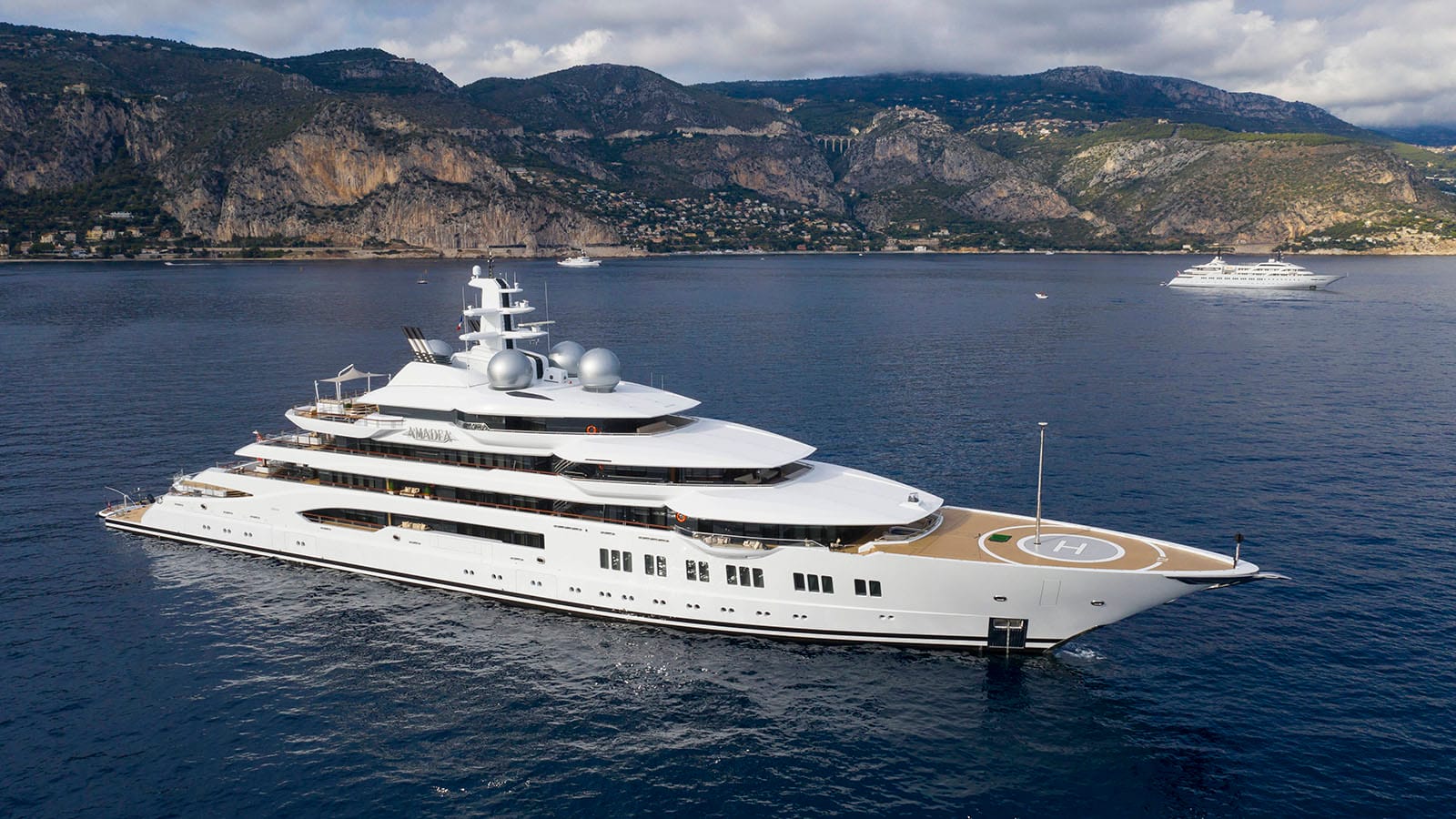 Яхту Amadea сенатора Сулеймана Керимова продадут на аукционе 
