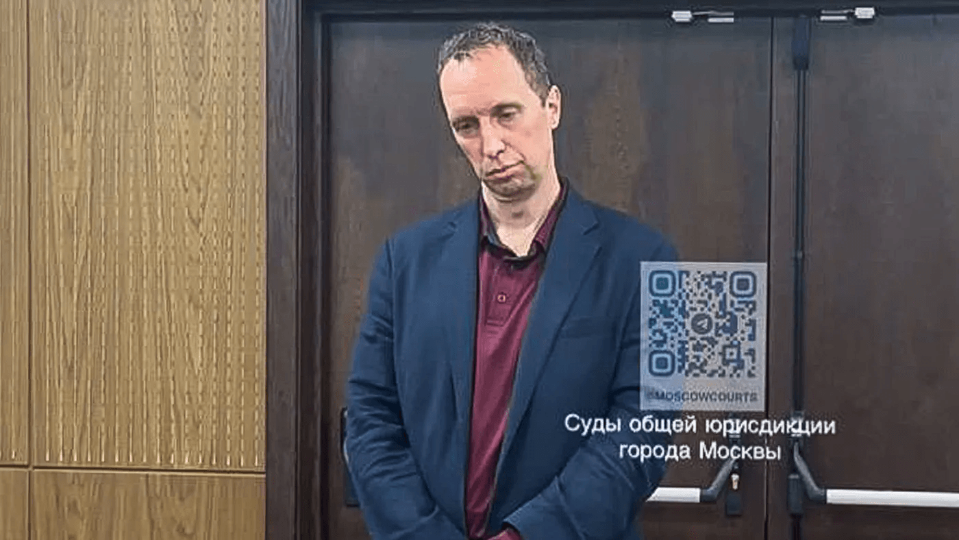 Гражданина США, обвиняемого в нападении на полицейского, принудительно отправили в психиатрическую больницу