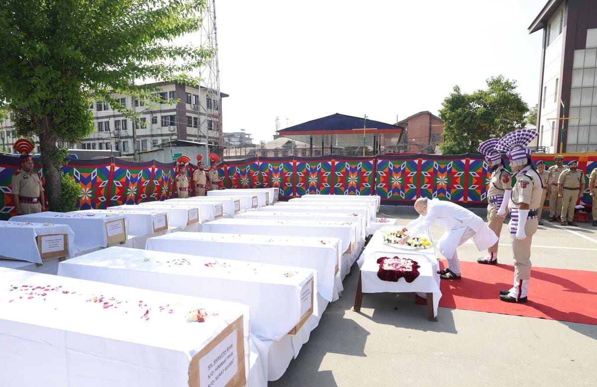 Индия аннулирует визы всем пакистанцам и высылает их из страны. Это ответ на убийство 26 человек группировкой, связанной с Пакистаном