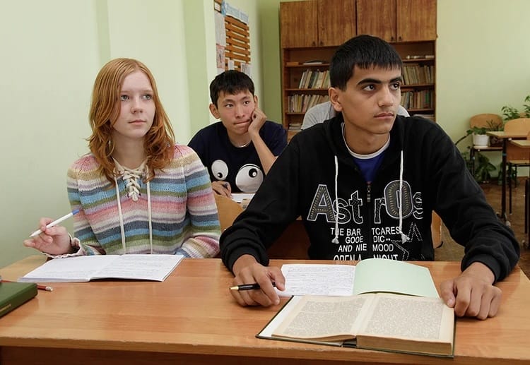 Силовики получат доступ к данным об обучении детей мигрантов в российских школах для их «адаптации и интеграции»