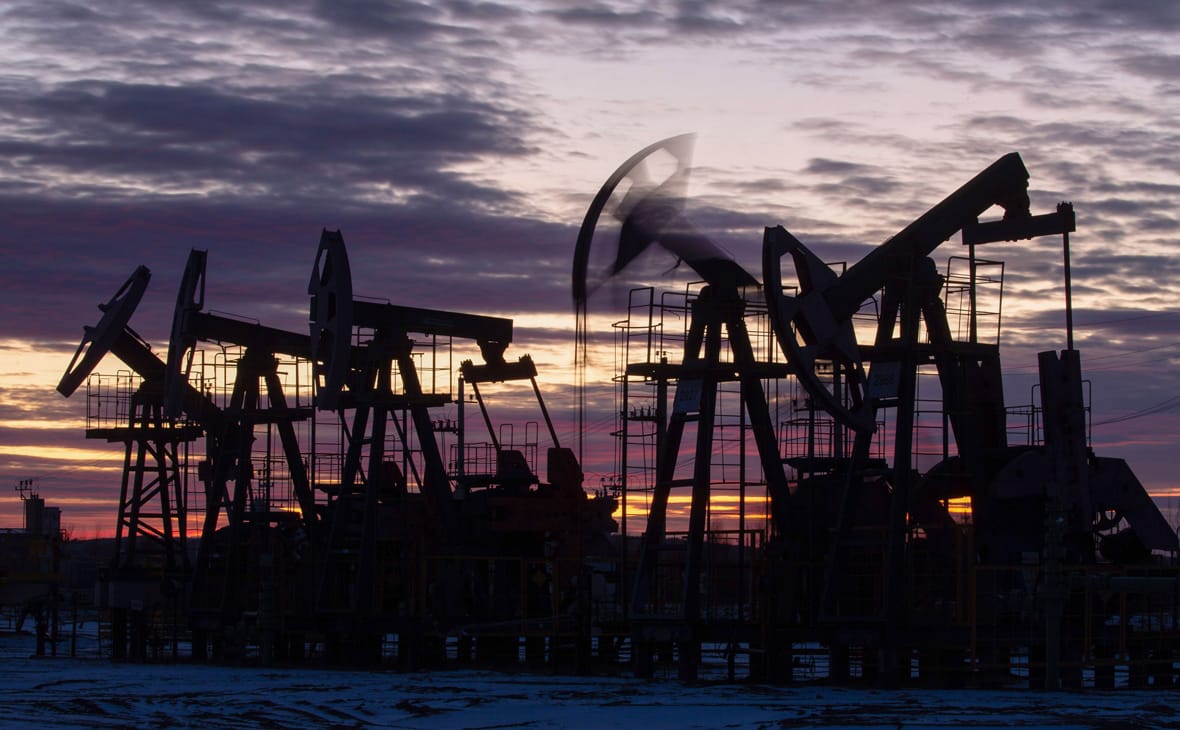 ОПЕК+ не обрушит цены на нефть, но у РФ все равно будут проблемы из-за военных расходов, превысивших все нефтегазовые доходы — Иноземцев