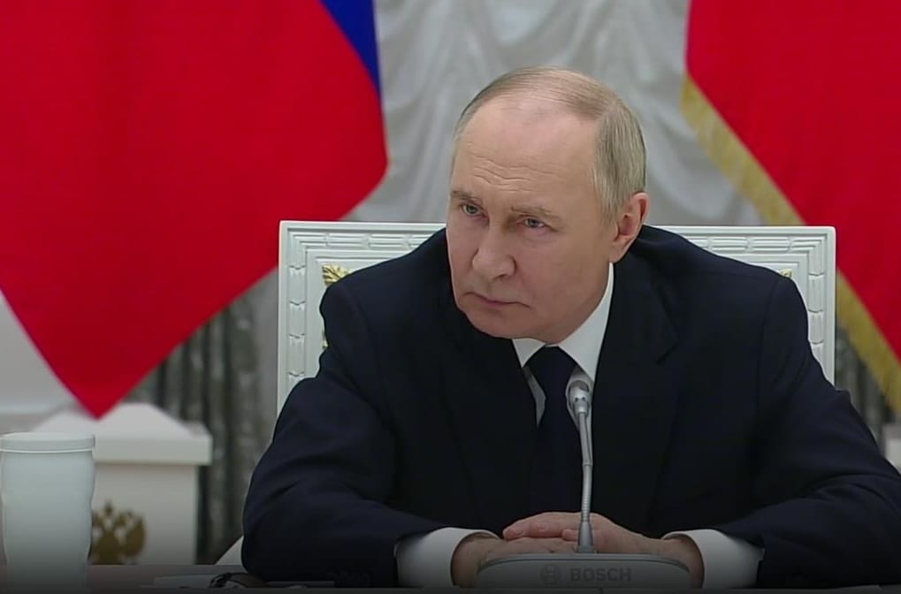 Нужно «душить» иностранные IT-сервисы и закрывать лазейки, позволяющие закупать импортное оборудование вместо российского — Путин